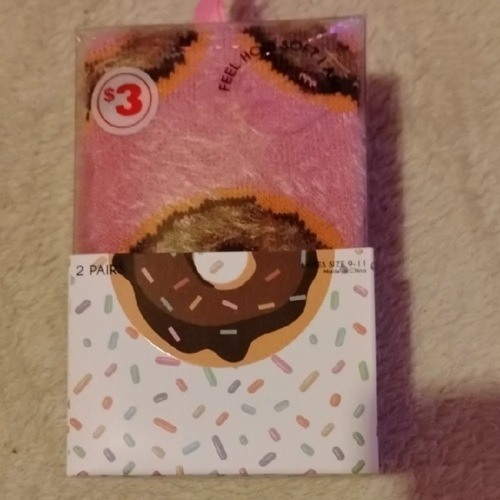 Just Be Donut and Coffee Slippers and Socks Set Size 7/8 - Picture 8 of 11